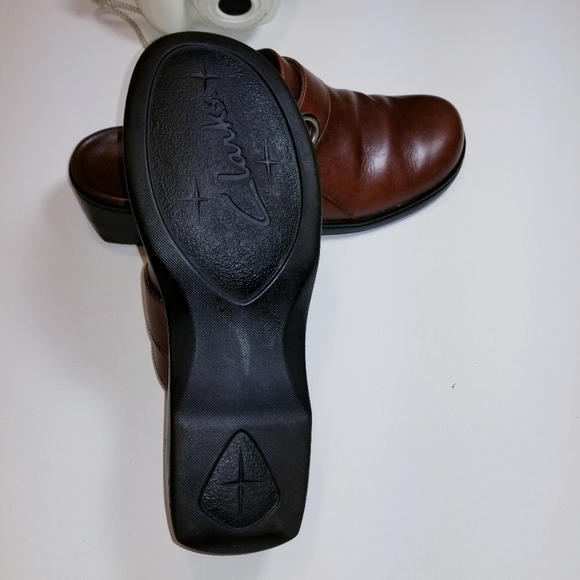 Clark's size 9 brown slip-on clogs/mules - Picture 6 of 8